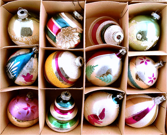 christmas-ornaments-box